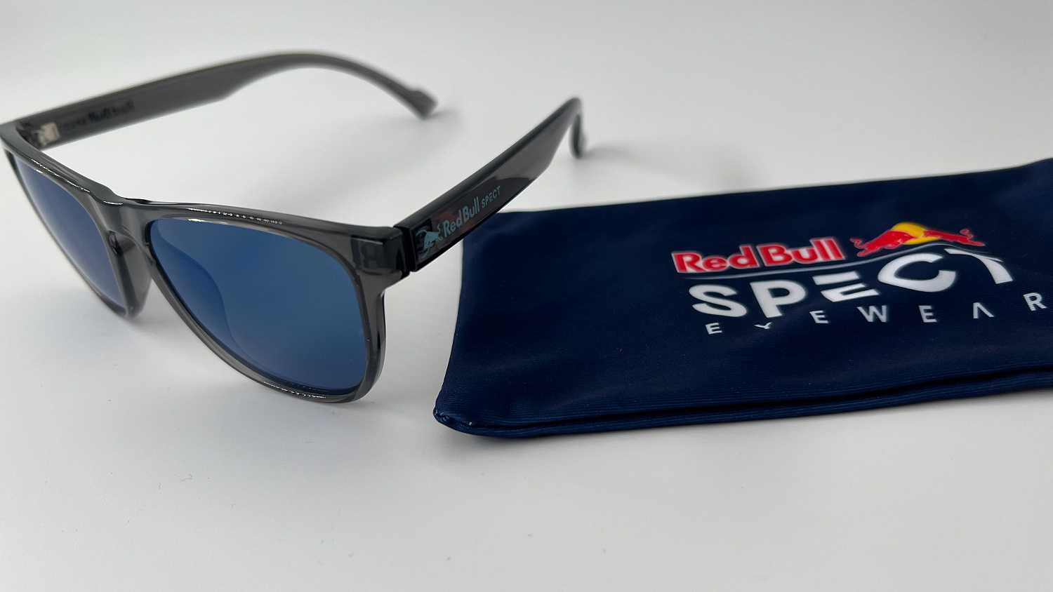 Солнцезащитные очки RED BULL уже в продаже
